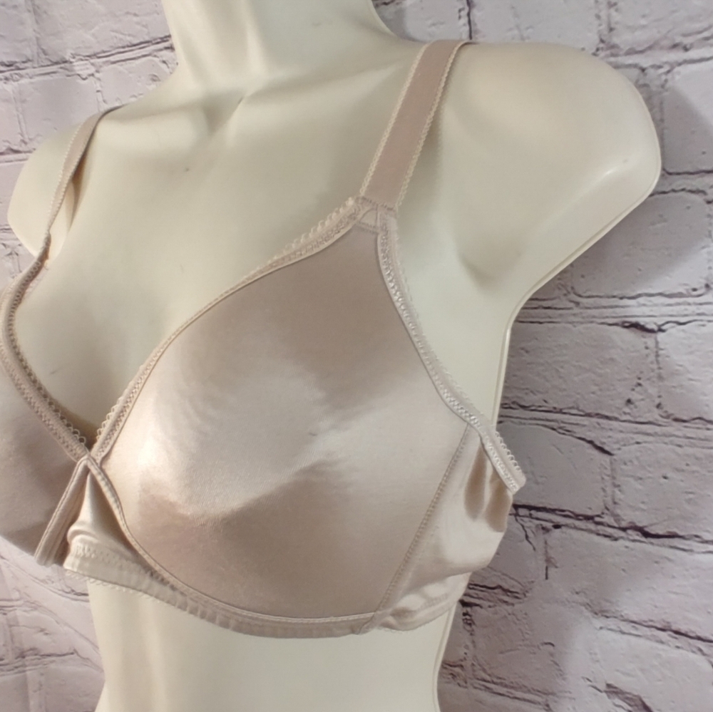 Wacoal Basic Beauty Full Contour Wireless Bra Cre… - image 3